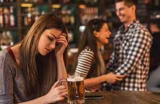 家暴男子强行挽回爱情,男子暴力挽回前女友