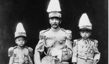 张作霖张宗昌挽回,铁腕治军，张作霖与张宗昌的困境与坚守