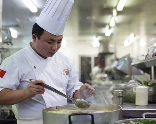 厨师如何挽回餐厅生意,厨师如何救落餐厅业？