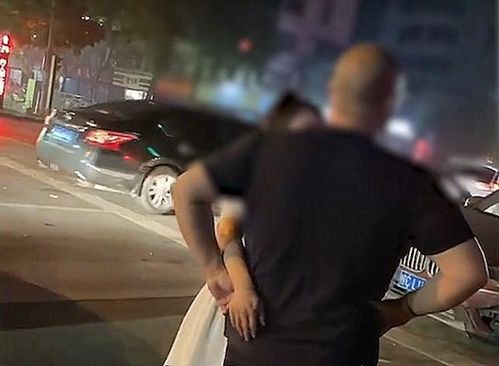 男子为了挽回女友跳舞,男子跳舞挽回女友爱情