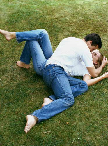 女人跪地求挽回男人,女子争取复合，放下身段哭求