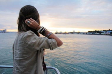 感情挽回文案简短伤感,他离开了，我的心也离开了