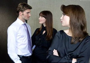 骗了前女友想挽回,欲擒故纵，男子假装欲和前女友重修旧好