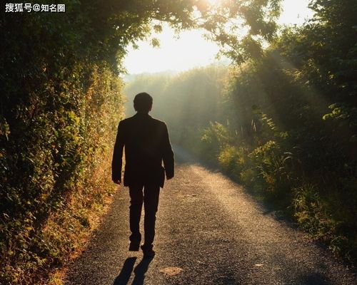 形容已经不可挽回,无可挽回：失去的永不再现