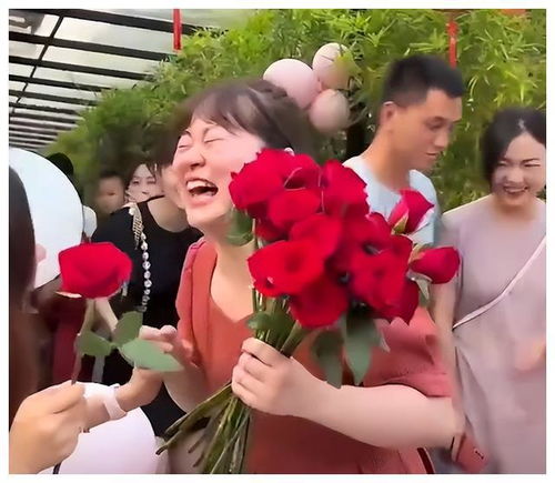 男方挽回婚姻送花求爱,男子送花挽回婚姻