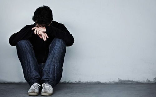 女人用自杀挽回男人,女人自杀挽回男人的错误行为