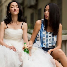 女子穿婚纱挽回男子,穿婚纱挽回前男友