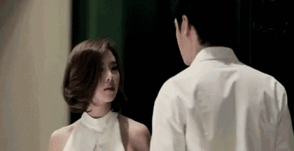 女友分手淋雨求挽回,挽回爱情：男子淋雨哭求女友复合