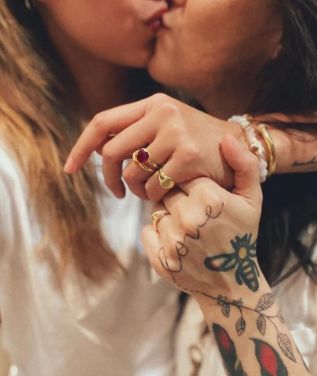 女友订婚了怎样挽回,女友订婚怎么能再挽回？