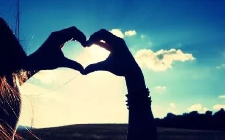 总是女生挽回男生礼物好吗，挽回爱情：男生也需要礼物吗？