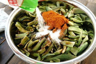 菜咸了怎么挽回,咸菜怎么救？——40字以内