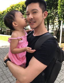 男友下跪挽回女友故事,男友跪地挽回女友，两人重新在一起