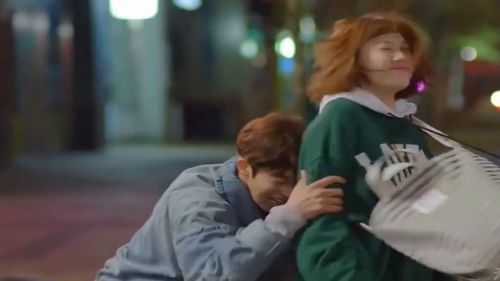 男主挽回土妹子,男子为爱飞行5小时，挽回土妹心