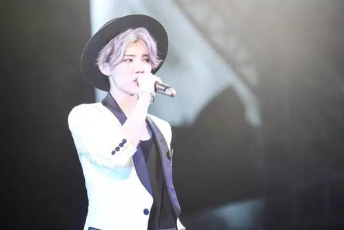 男生当场唱歌挽回女生,男生现场唱歌赢回女心