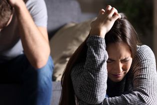 父亲出轨了怎么挽回,父亲出轨，如何挽救家庭？