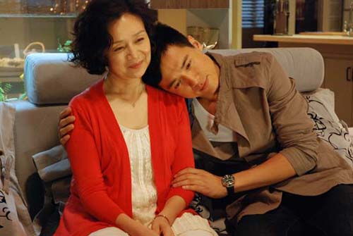 婆婆上台挽回婚姻,婆婆主动解围，救回夫妻情缘