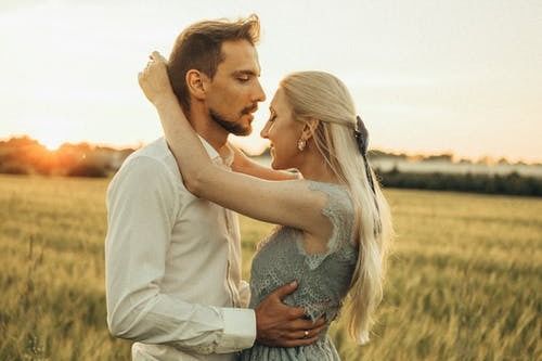 回避型依恋女生挽回,挽回女孩对分别的疑虑