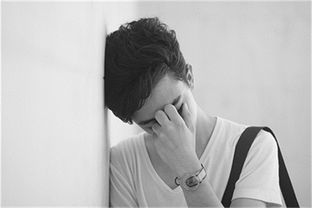 如何挽回性格孤僻男人,如何改变性格孤僻男生)