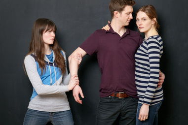 老婆出轨还想挽回老公,妻子出轨追悔莫及，想挽回丈夫爱情