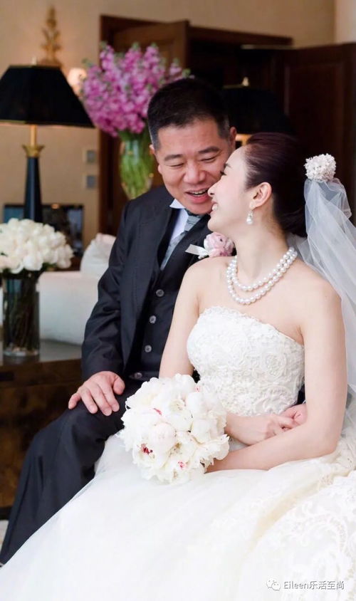 女子穿婚纱挽回男子,穿婚纱挽回前男友