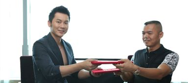 男子挽回公司形象照片,男子成功修复公司形象