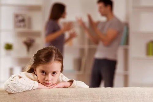 父女吵架还能挽回吗,父女争吵，如何挽救关系？
