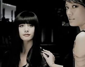 黑衣男挽回红衣女,黑衣男成功挽回红衣女