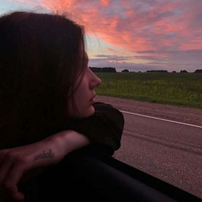 帮女孩失恋挽回视频，失恋后心情低落，朋友用真心话挽回。