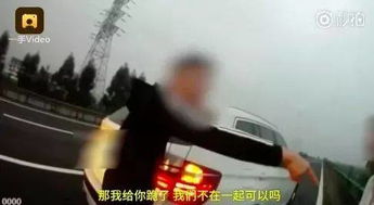 抖音下跪挽回男孩,用跪下的方式挽回男友爱情