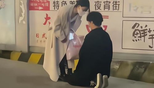 女人跪下挽回感情好吗,女人主动向前，挽救感情成功吗？