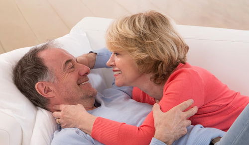 老人闹离婚怎么挽回,如何挽回老年夫妻的离婚危机