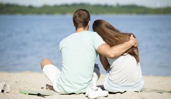 老公挽回老婆现场视频,夫妻重归于好感人视频