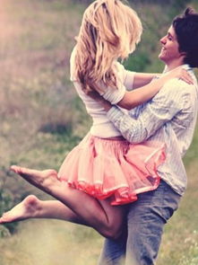 男子戴面具挽回爱妻,男子戴面具赴约向妻子表白