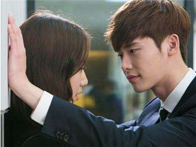 打人挽回女朋友的话，男子挥拳打人为挽回女友，结果更加糟糕