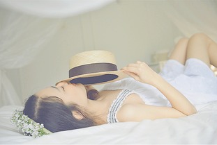 无力挽回前任联系男生,失恋后主动联系前任男友？不如先冷静