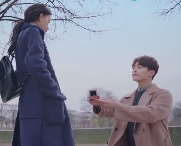 男主下跪挽回的,男子下跪求复合，成功挽回爱情