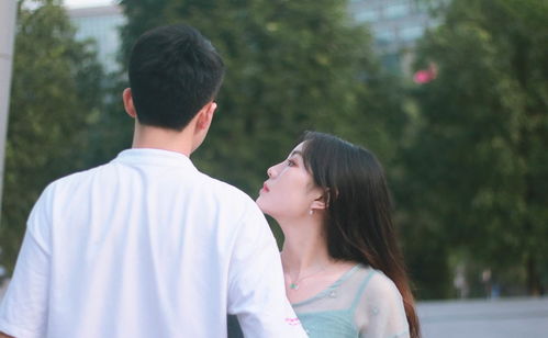 小伙落魄想挽回女友,落魄男祈求女友复合