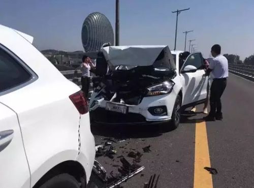 约会差点被车撞怎么挽回,约会险遭撞击，如何重获心动？