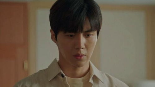 男人哭着下跪挽回女友,感动！男子哭着下跪赢回爱人