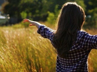 老婆背叛怎样挽回她呢,老婆背叛后如何挽回？