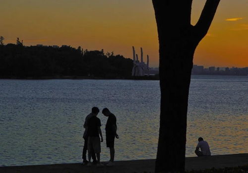 挽回不沟通的男生,如何挽回男友不沟通的情况