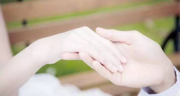 挽回女人对你冷淡,如何挽回女人的心？