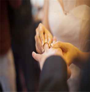 吵架女人怎么挽回她,如何挽救吵架后的女友？