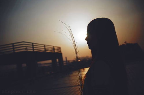 女人分手后祈求挽回,女子分手后努力争取复合