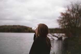 挽回他感动的话,我深情挽回，他感动落泪