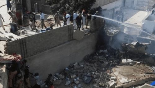 机长尽力挽回飞机失事,机长挽救飞机失事惨剧