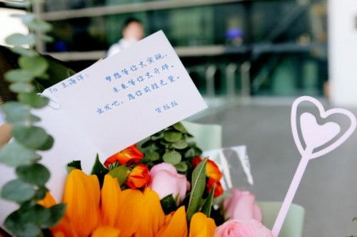 挽回男友花束毕业贺卡,挽回男友，毕业贺卡与花束调和