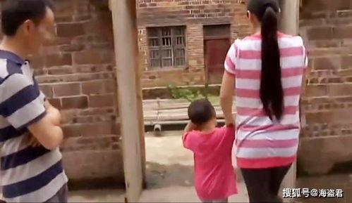 女儿下跪挽回初恋,女儿跪地求爱初恋