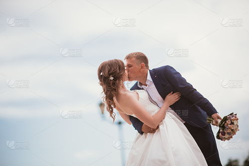 新娘挽回新郎的视频,新娘成功挽回心跳新郎