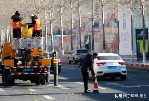带花车站挽回东北女友，东北男子乘花车奔赴远方，在车站等候女友的拥抱